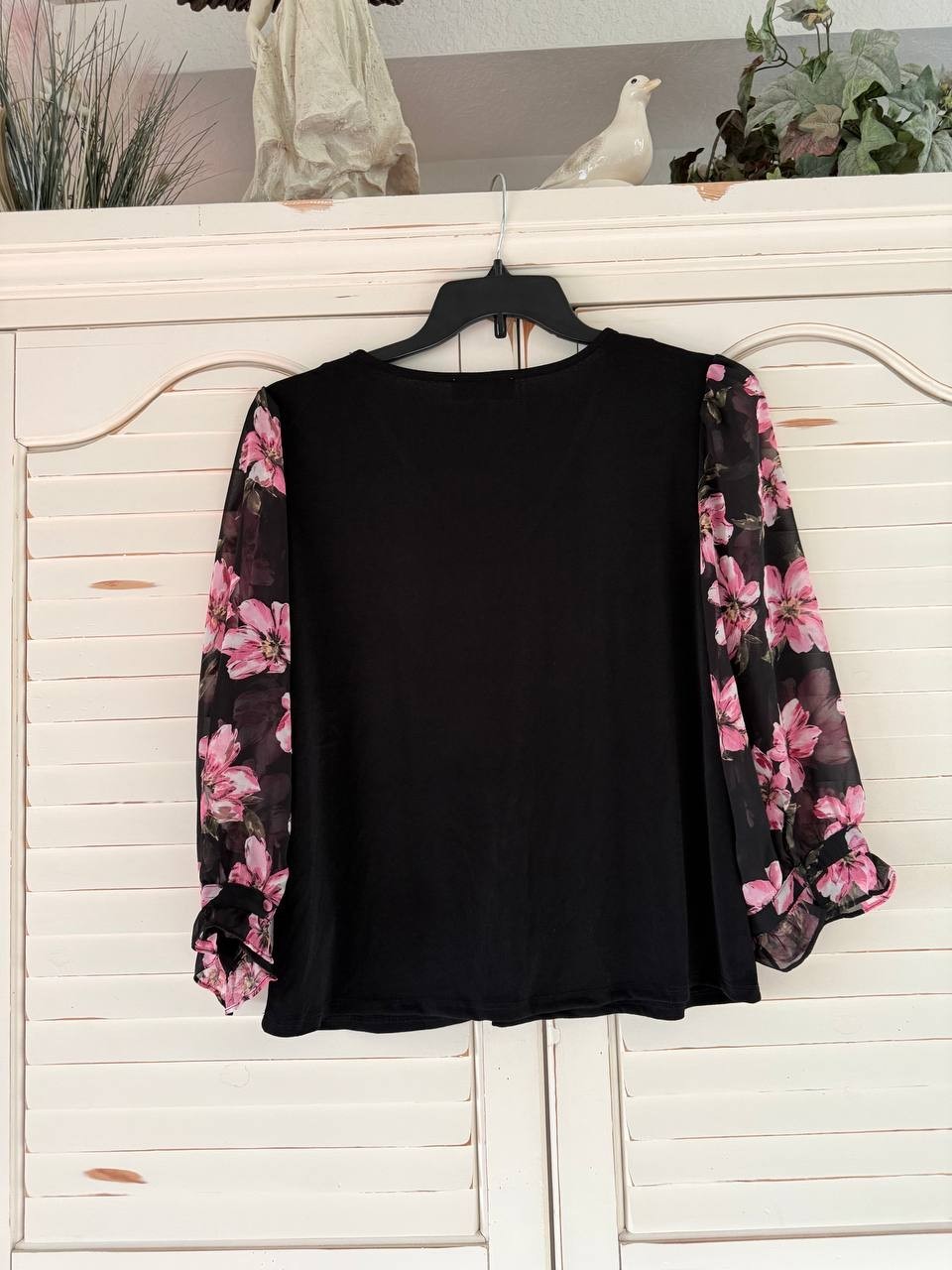 CeCe Blouse L V-Neck 3/4 Floral Sleeve Semi-Sheer Feminine Top NWT MSRP $69
