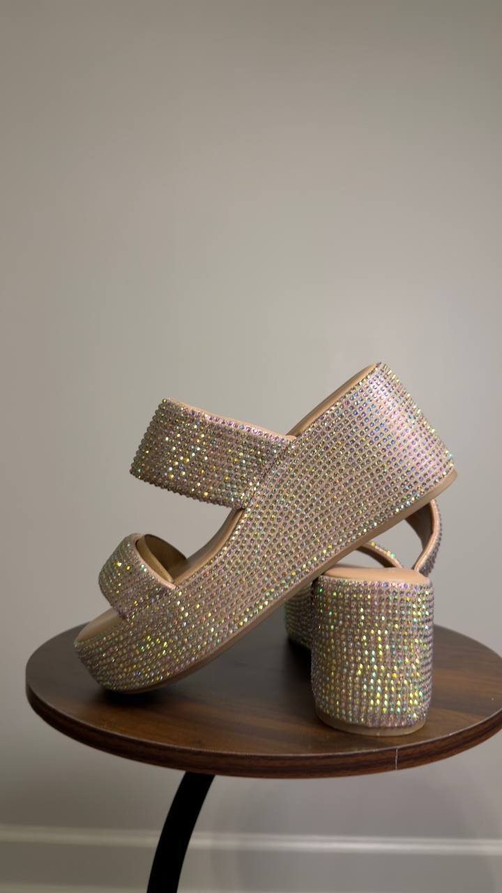 Wild  Pair  Wedge  Sandals  Bling  8.5M  New  $79.50