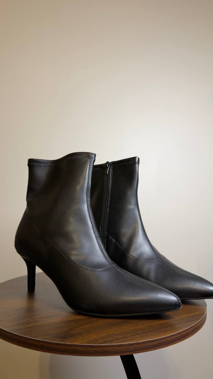 Wild Pair Heeled Booties Black 10 M New $69.90