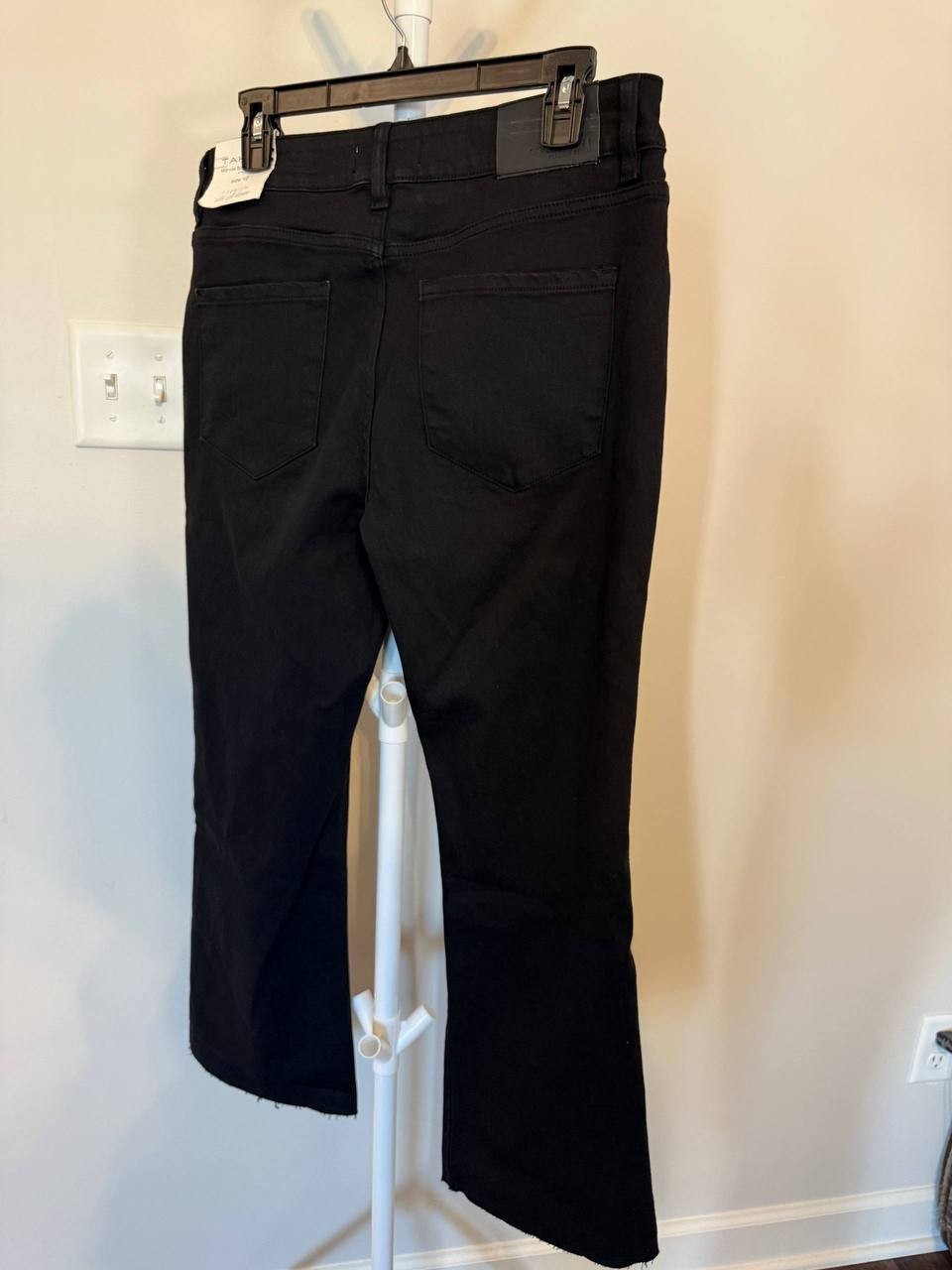 Tahari Premium Denim Flare Jeans – Size 12/31 – NWT – Minor Flaw