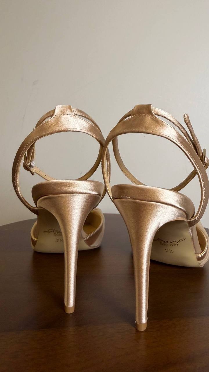 Jewel Badgley Mischka Federica Pumps 5.5 Nude Satin Knot Pointed Toe NIB msrp$99