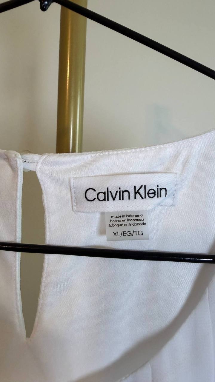 Calvin Klein Women’s Sleeveless Pleated Blouse White Size XL NWT (needs washing)