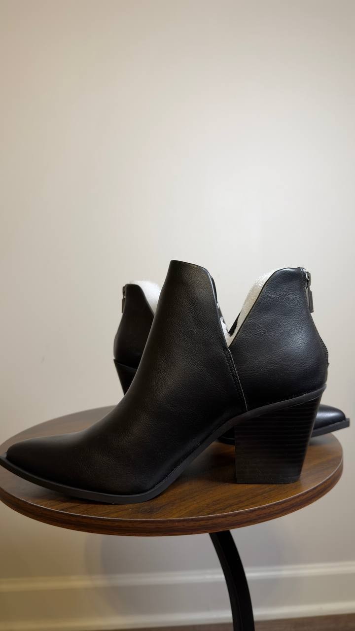 Wild  Pair  Booties  Black  8.5M  New  $99.50