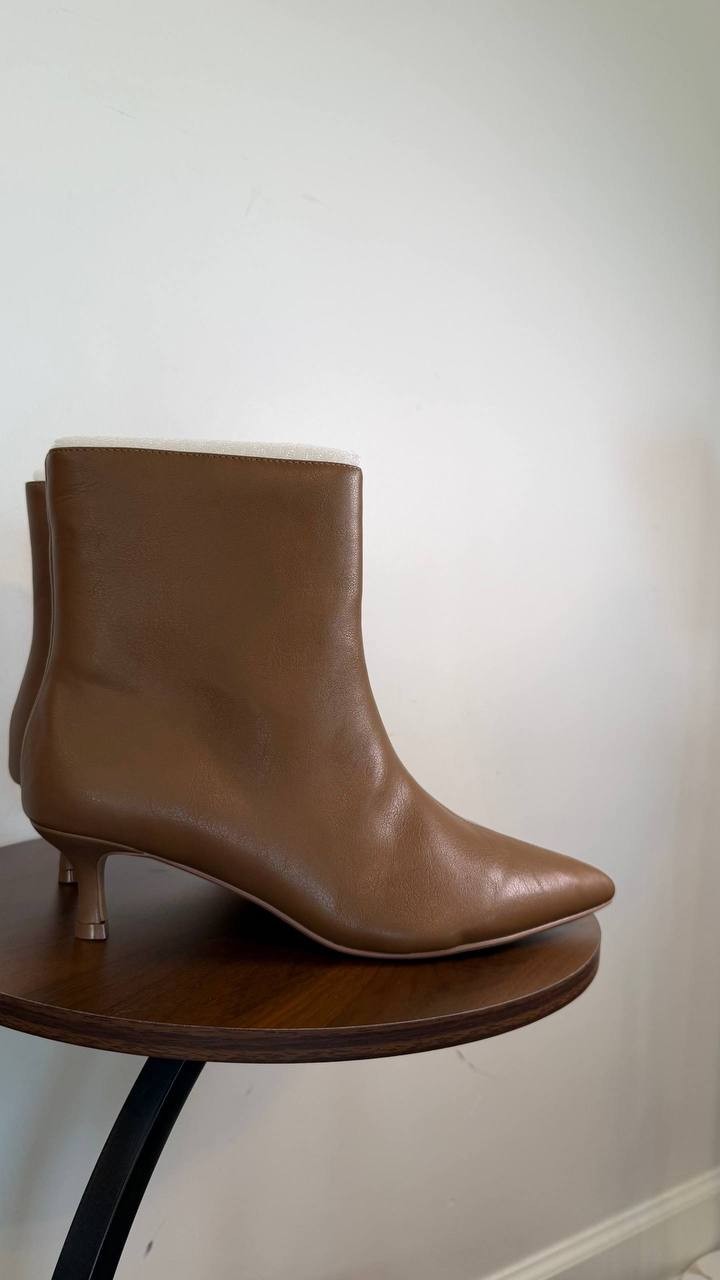 Journee Collection Arely Women’s Pointed Toe Booties Brown 10M Vegan Leather $10
