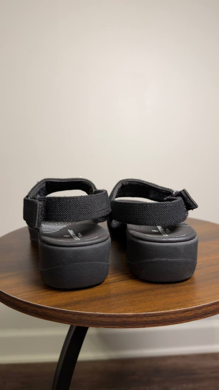 Clarks  Sandals  Black  Fabric  8M  New  $75