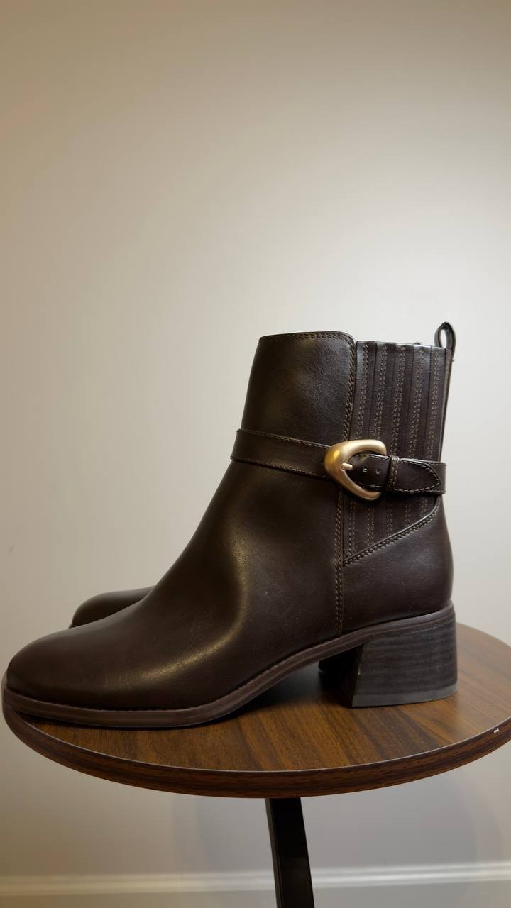 DV Dolce Vita  Chelsea Booties  Dark  Brown  9  New  $89