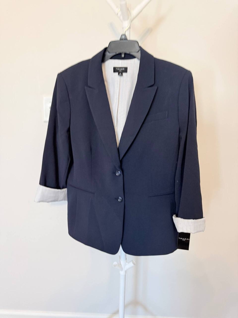 Tahari ASL Notched Two‑Button Blazer – Size 16 – NWT – $129