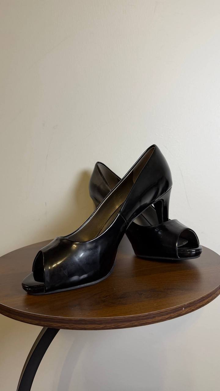 Bandolino Peep Toe Pumps 9.5W Black Faux Patent – New in Box MSRP $89