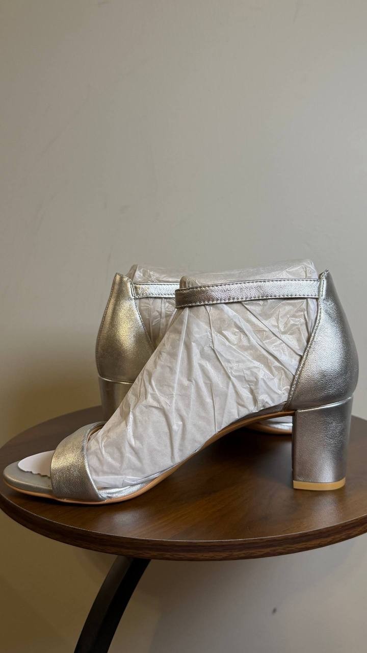 Naturalizer Women’s Vera Dress Sandal Silver 8.5M Leather MSRP $135 NWB