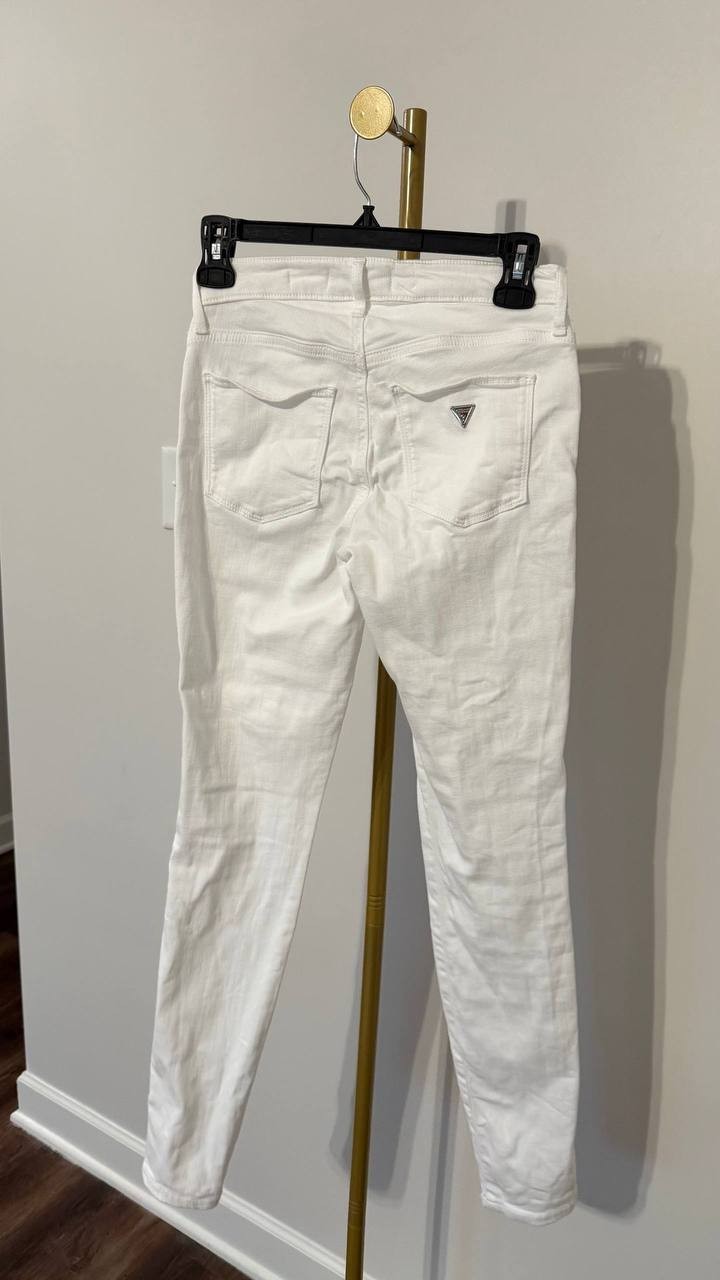 GUESS Sexy Curve Skinny Jeans Optic White 24RG Excellent Pre‑Owned msrp$98