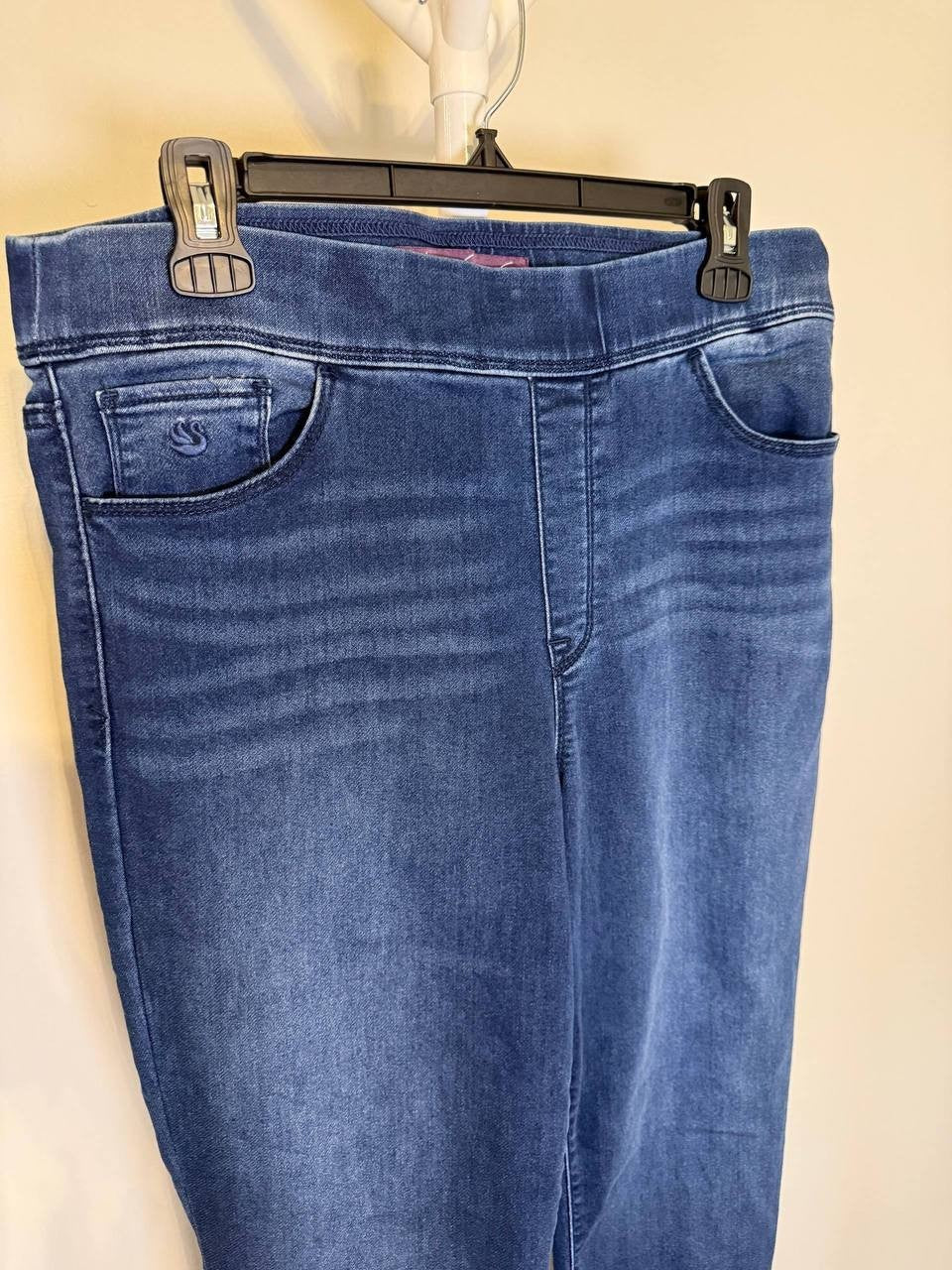 Gloria VanderbiltBlue Jeans – Size L – NWT – $48