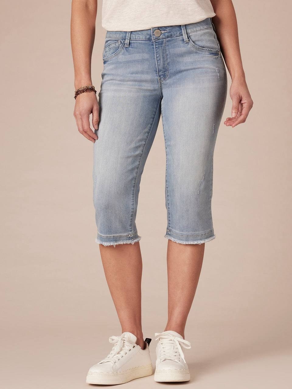 Democracy “Ab”solution Petite Fray Hem Skimmer Capri Jeans Light Blue 10P NWT