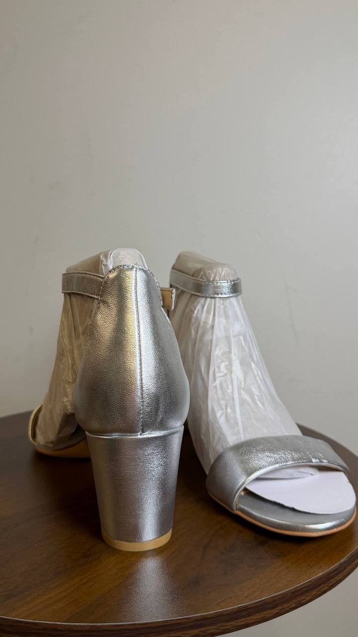 Naturalizer Women’s Vera Dress Sandal Silver 8.5M Leather MSRP $135 NWB