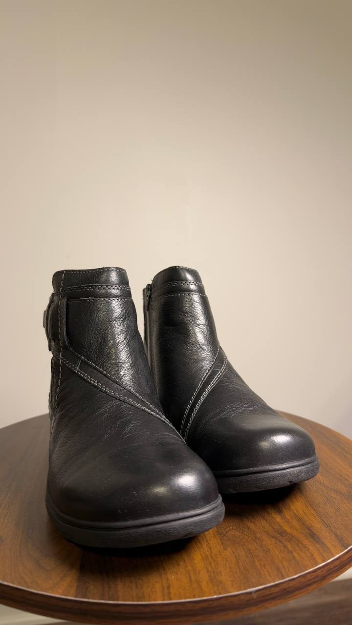 Clarks  Carleigh  Style  Boots  Black  Leather  8M  New  $130