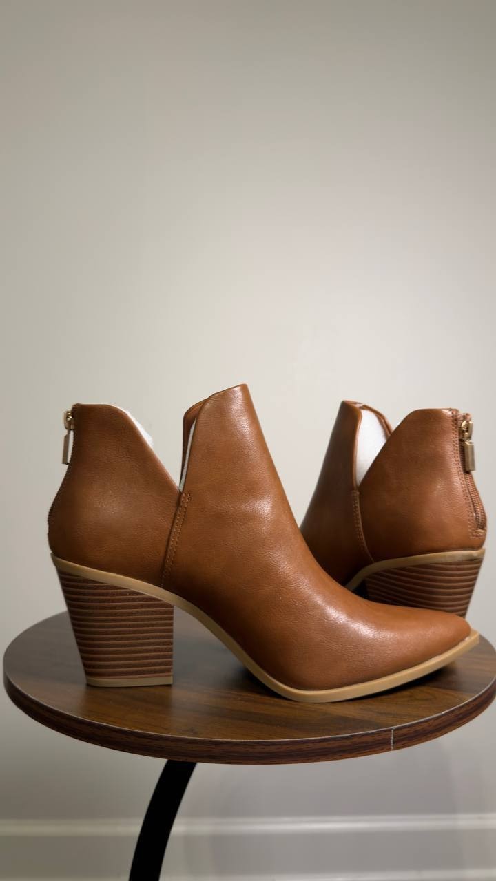 Wild  Pair  Booties  Brown  8.5M  New  $99.50