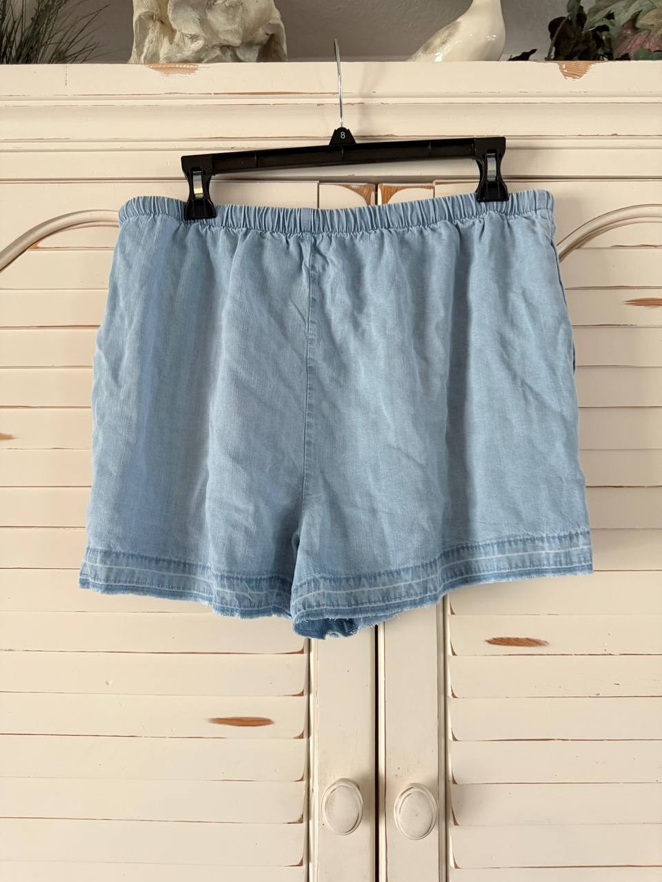 Bella Dahl Ruffle Waist Short Light Riviera Wash Size L NWT $123 – Casual Chic