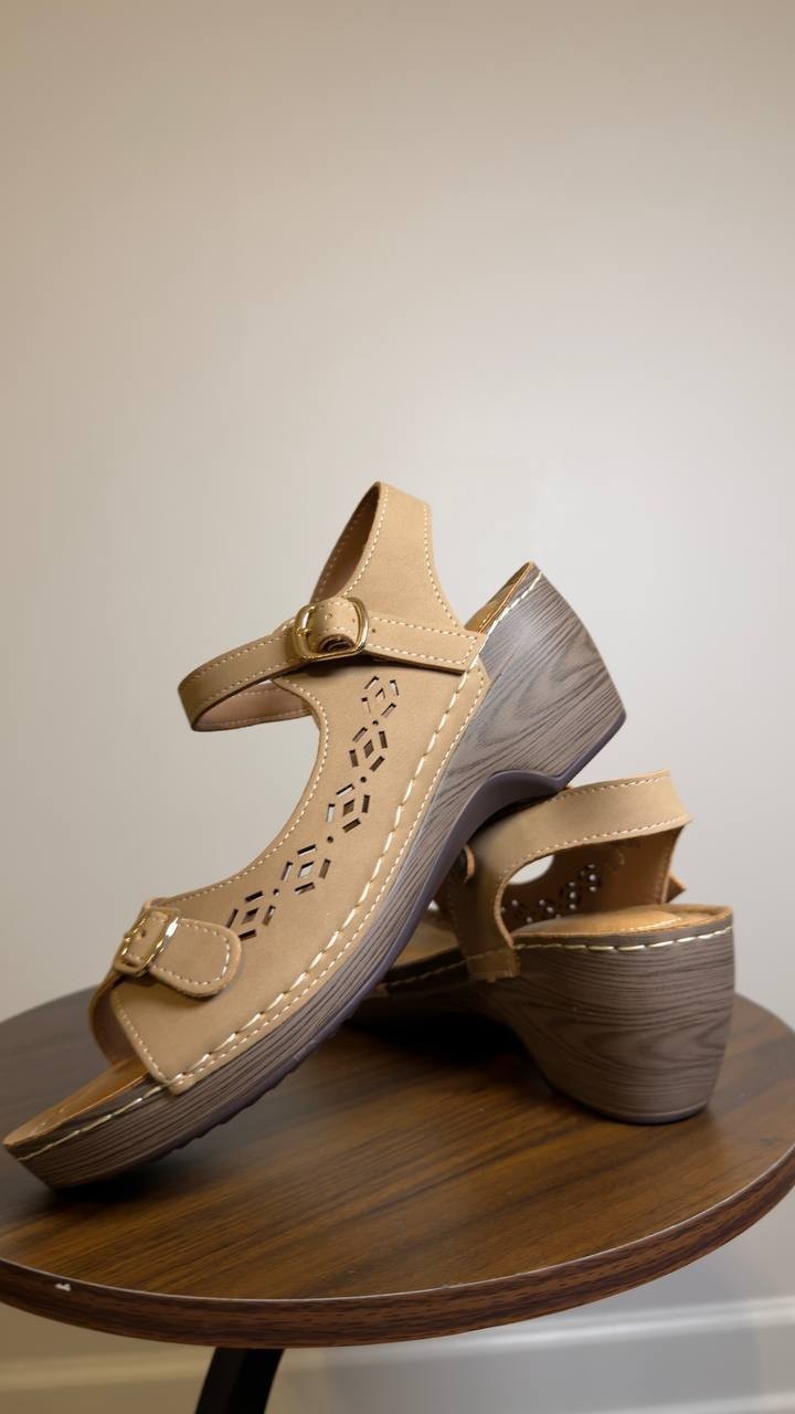 Patrizia  Shantay  Sandals  Tan  Synthetic  9.5‑10  New  With  Box  $70