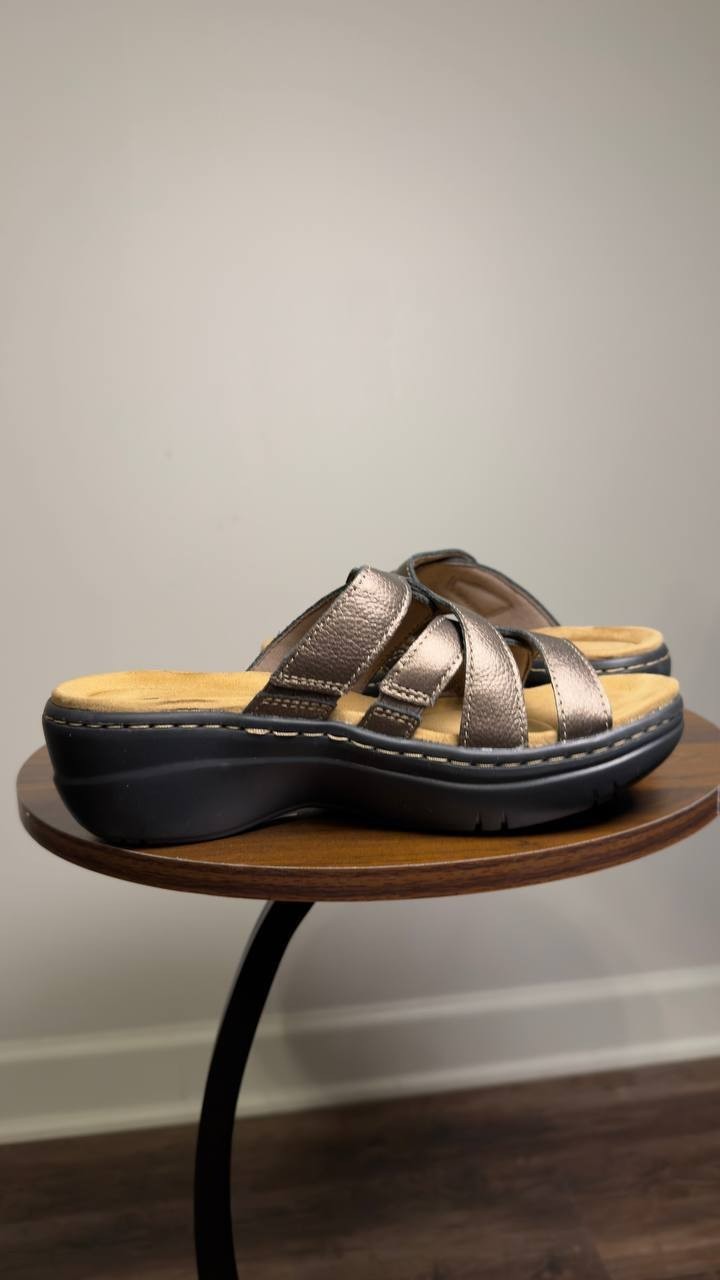 Clarks  Sandals  Bronze  Metallic  Leather  6M  New  $100