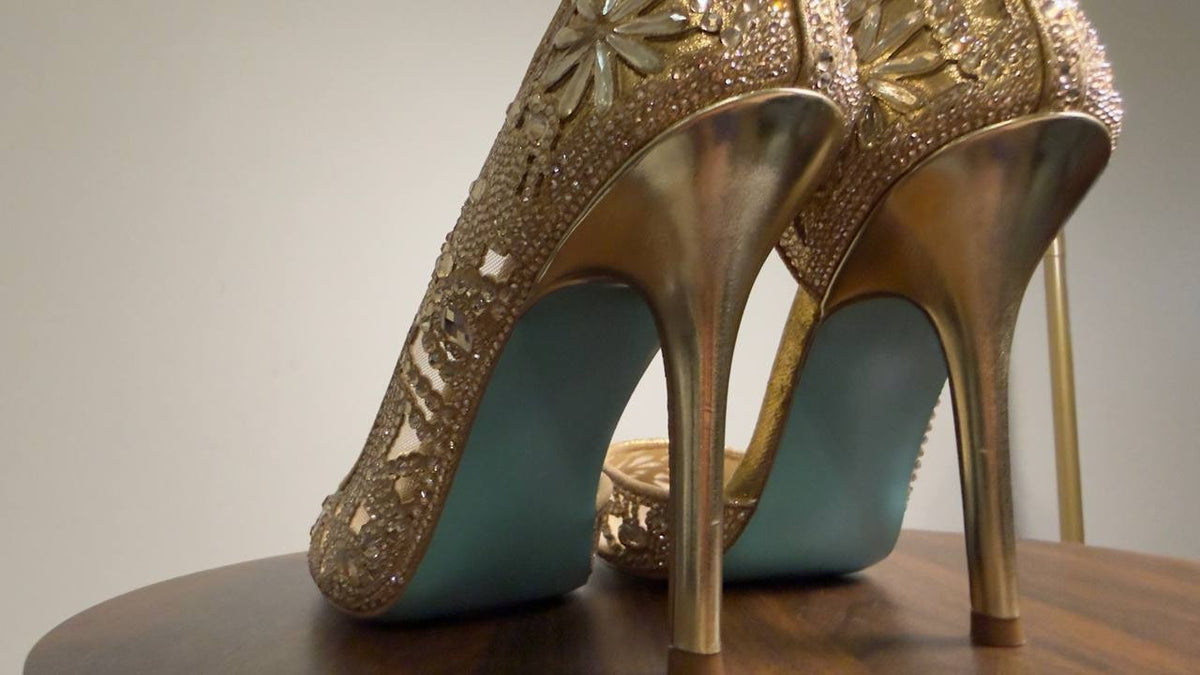 Betsey  Johnson  Chic  Rhinestone  Pumps  Gold  8.5  NWT  $139