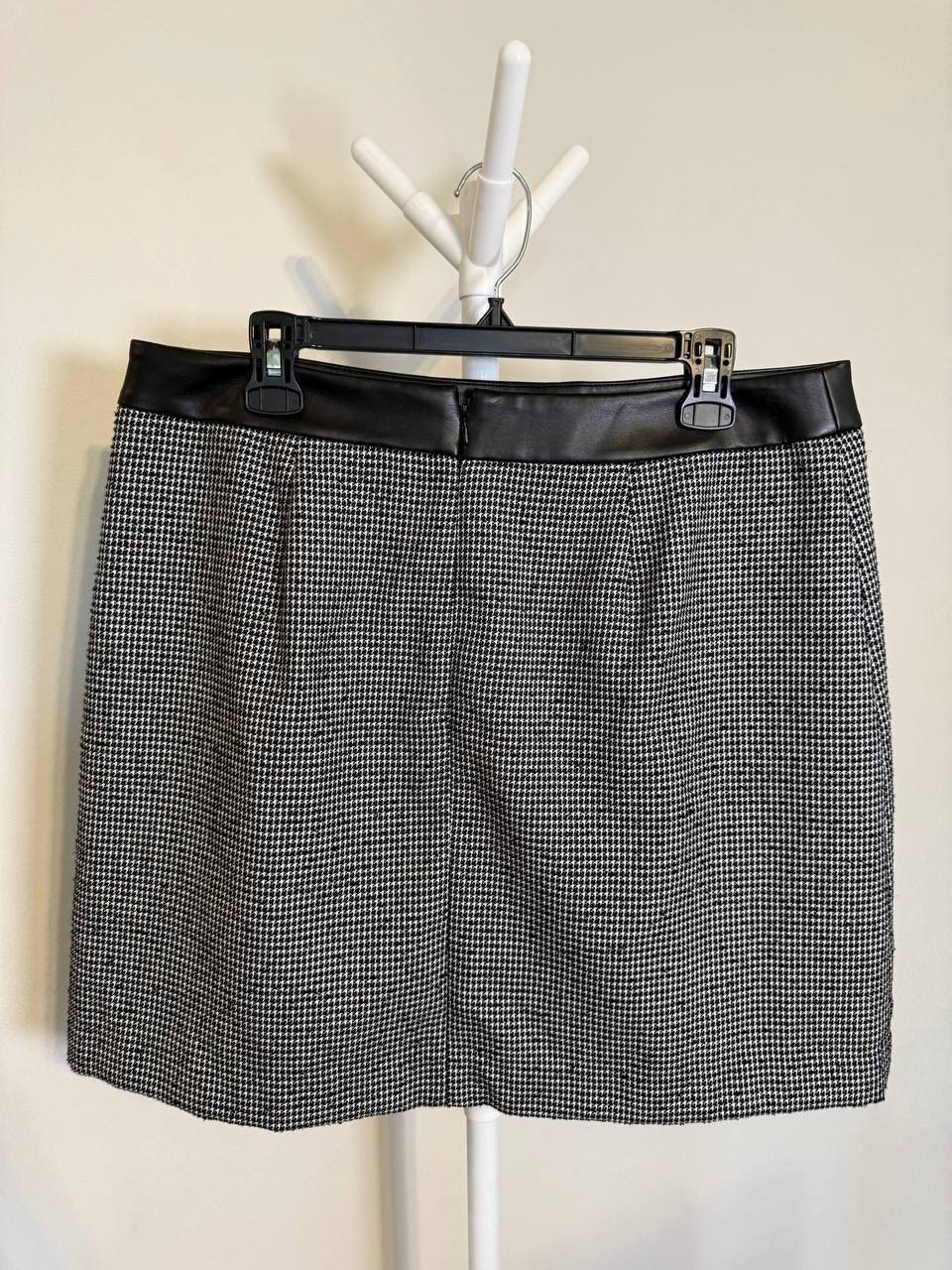 DKNY Faux‑Leather‑Trim Mini Tweed Skirt – Size 14 – NWOT – $89