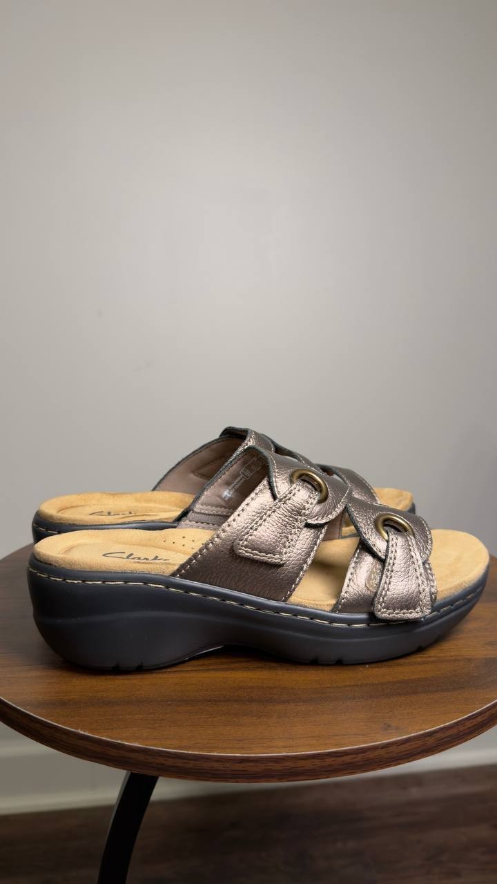 Clarks  Sandals  Bronze  Metallic  Leather  6M  New  $100