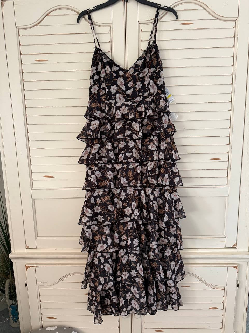 1.STATE Printed V-Neck Tiered Maxi Dress – Black Floral, Size M