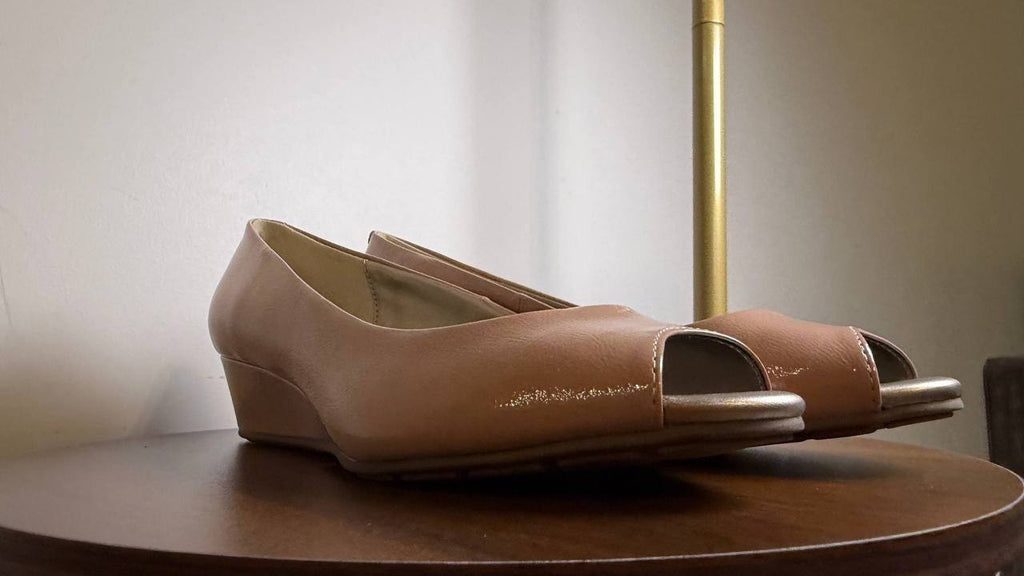 Bandolino Candra Peep Toe Low Wedge Dress Pumps Light Natural 9.5M NWB $79