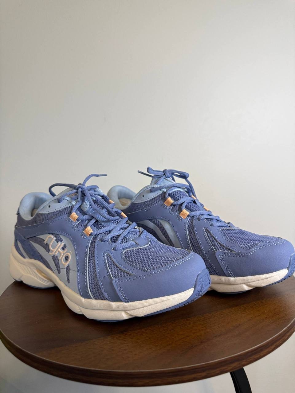 Ryka Skylift Trainers –Size 9.5W – Leather/Manmade –New in Box (Sight Sole Dirt)