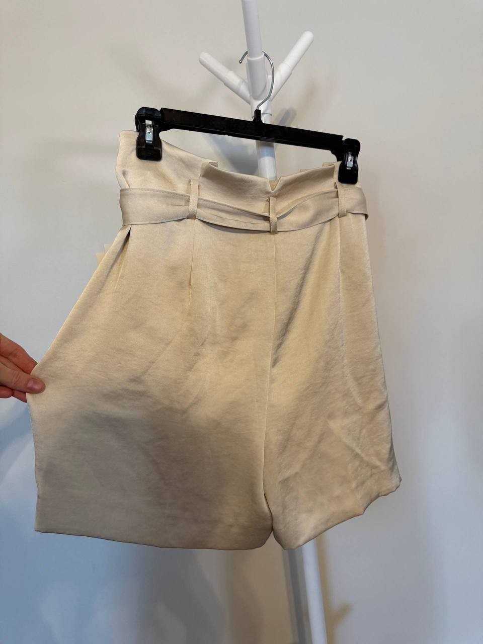 BeyondStyle Paper‑Bag Waist Shorts – Size 8 – NWT – $79