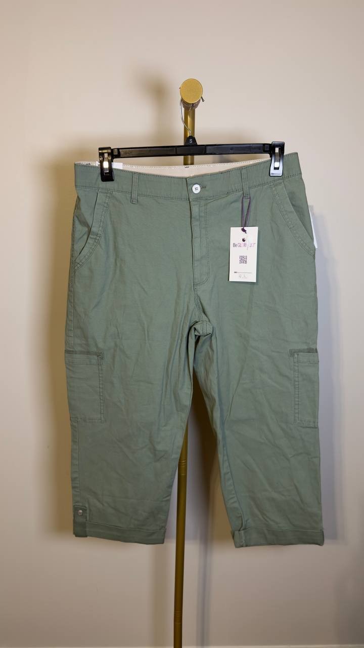 Gloria Vanderbilt Women’s Cargo Capri Pants Garden Sage 14 NWT $52