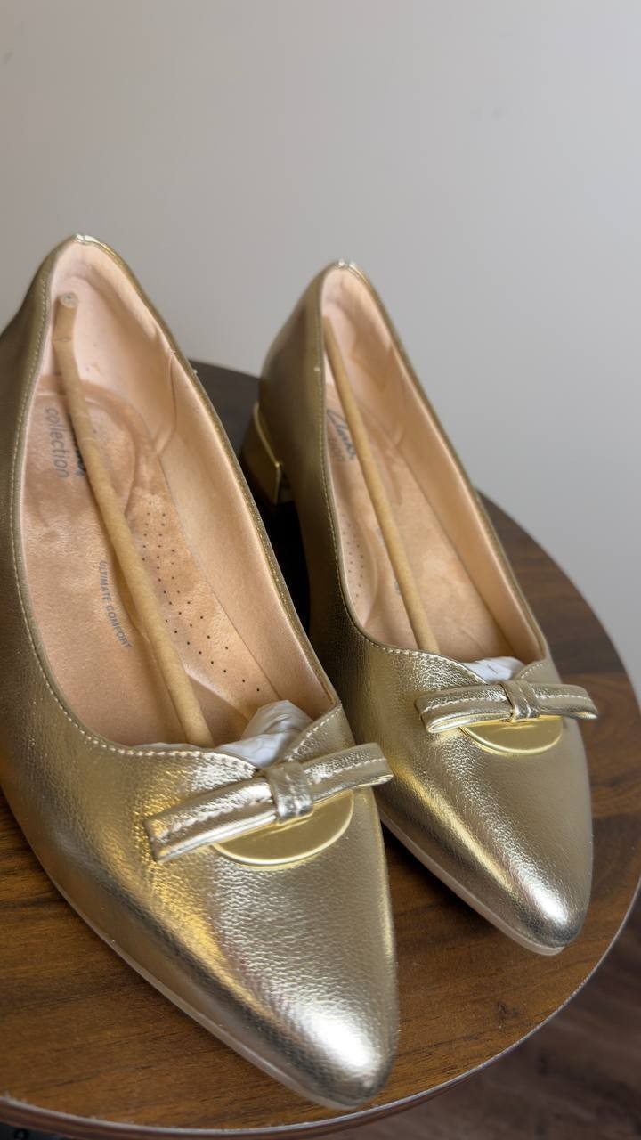 Clarks   Toe  Dress  Flats  Gold  Metallic  9W   New  With  Box  $100