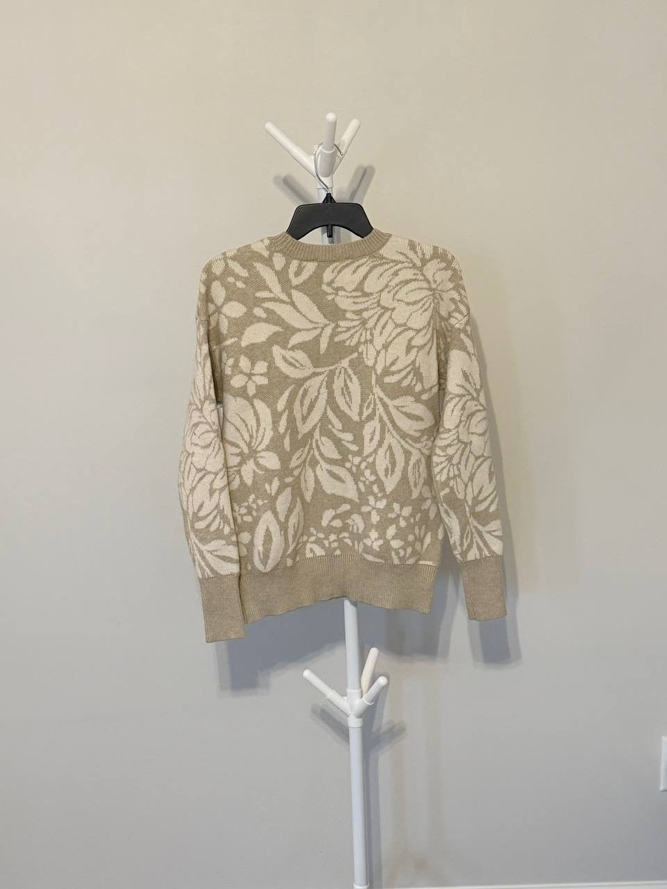 Ellen Tracy Floral Jacquard Sweater Beige XS NWT $89 – Cozy Elegant Knit