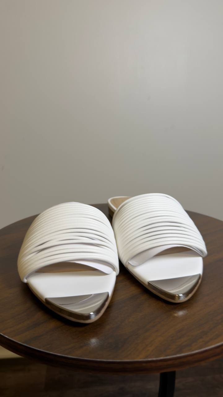 Journee Collection Slip On Sandals White 9.5 M New $65.00