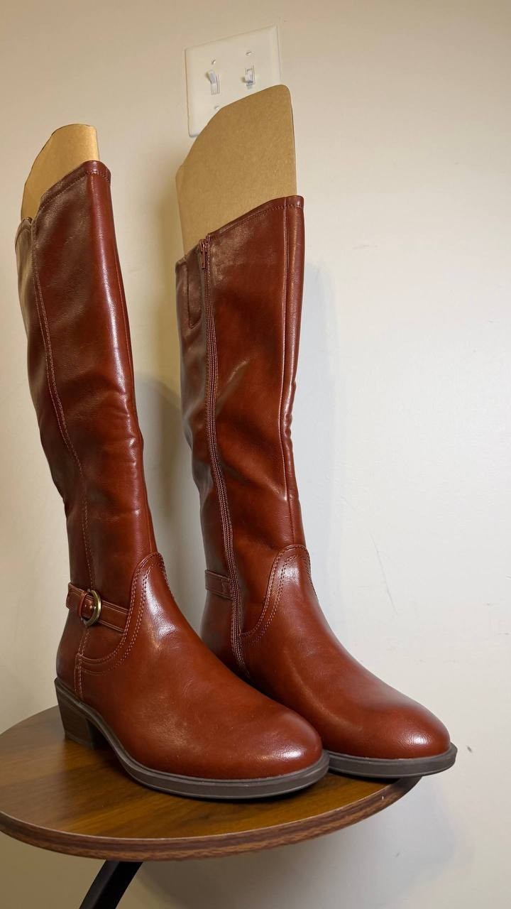 Baretraps Women’s Nena Riding Boots Mahogany 8M Man‑Made MSRP $119 NWB