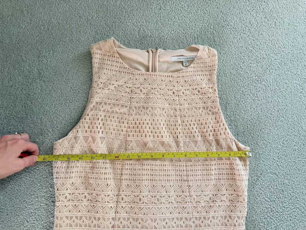 Julia Jordan Beige Lace Sleeveless Dress – Size 12 – Pre-Owned Minor Inner Flaw