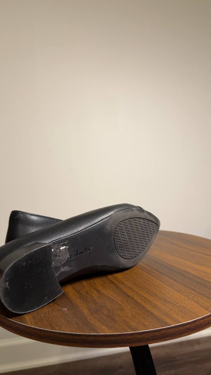 Clarks  Flats  Black  6W  New  $95