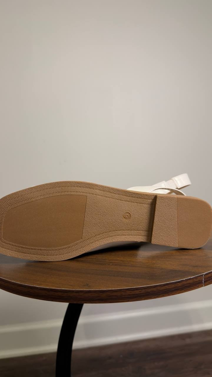 Journee  Collection  Flat  Sandals  White  6M  New  $72