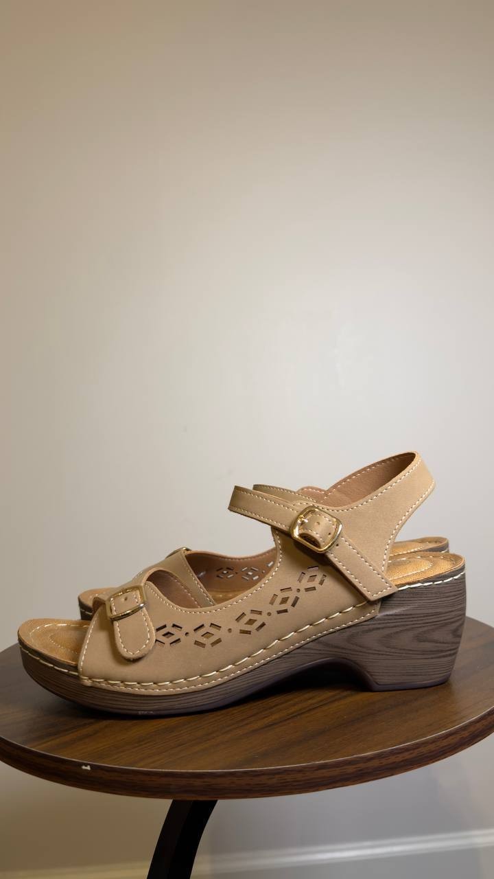 Patrizia  Shantay  Sandals  Tan  Synthetic  9.5‑10  New  With  Box  $70