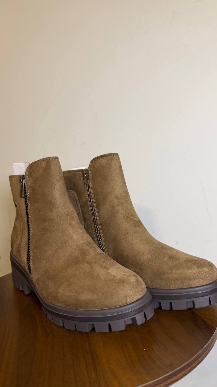 White Mountain Dark Taupe Polyurethane Block Heel Booties 8M NIB MSRP $99