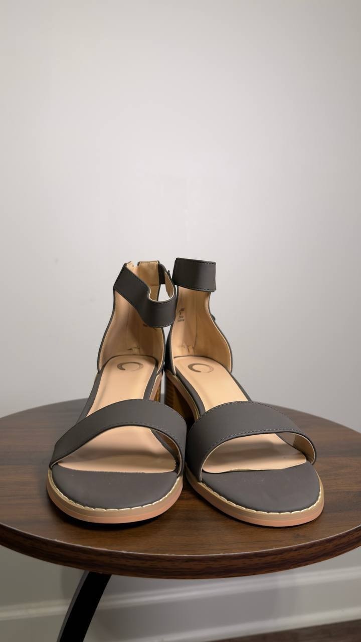 Journee  Collection  Block  Heel  Sandals  Grey  8  New  $80