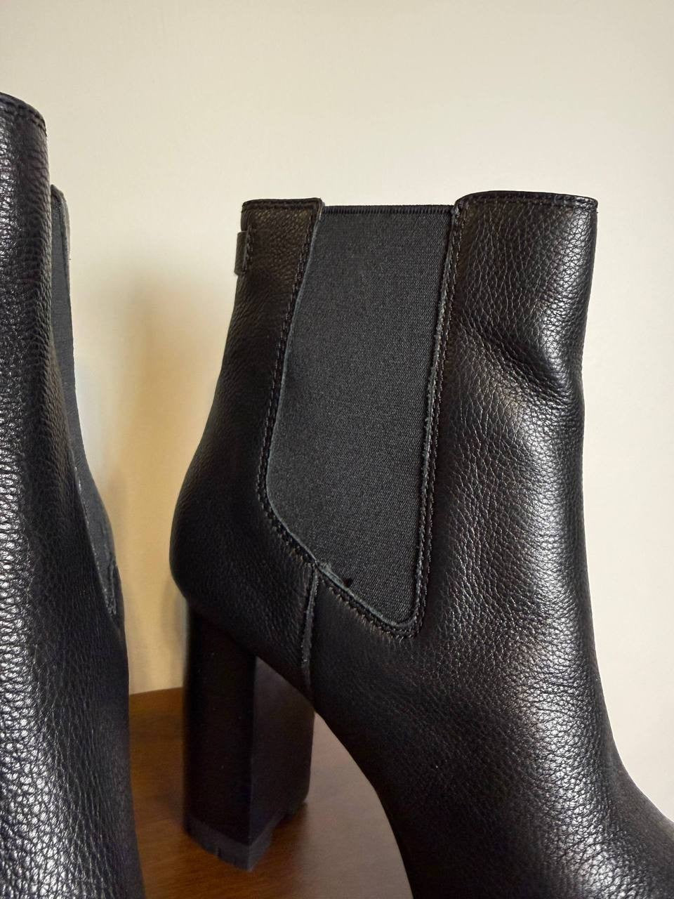 Lauren Ralph Lauren Layne Pebbled Leather Bootie – Black – Size 10B – New in Box