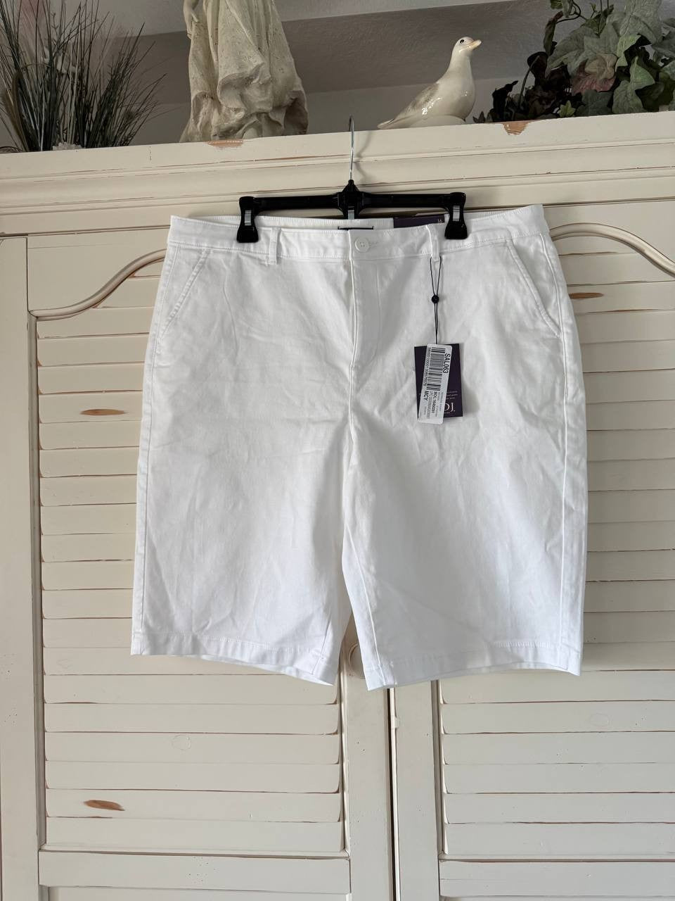 NYDJ Optic White Bermuda Shorts – Size 16 – NWT