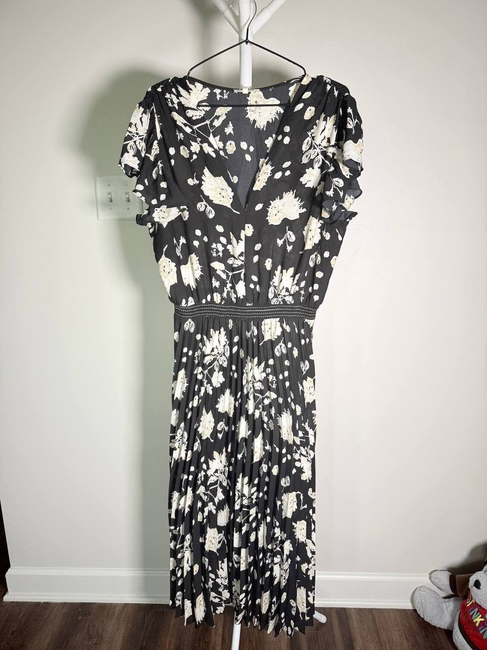 Max Studio Flutter Sleeve Pleated Midi Dress –BlackFloral- Size L – NWT