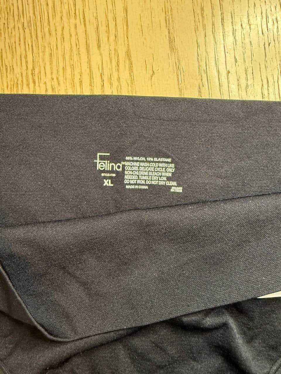 Lot of 2 Women’s Seamless Briefs – Size XL – Felina & Maidenform