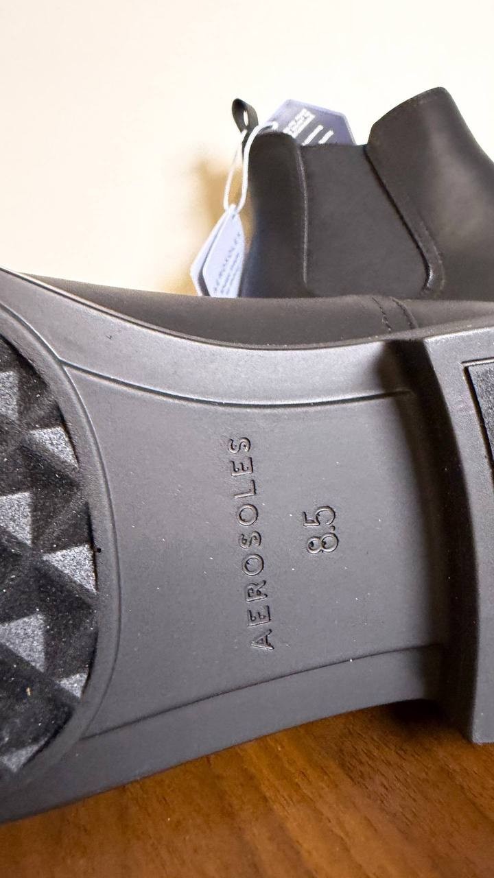 Aerosoles Leather Chelsea Boots 8.5W Black New in Box MSRP $129