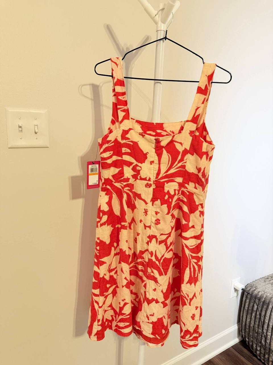 Vince Camuto Linen-Blend Floral  Dress – Size S – $159 – NWT-Minor Flaw Near Zip