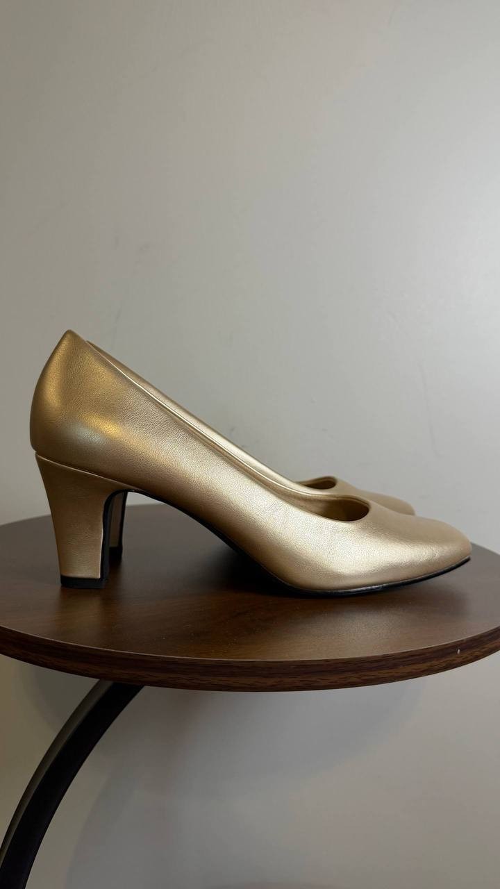 Easy Street Toe Pumps 7M Gold Synthetic Heels New in Box