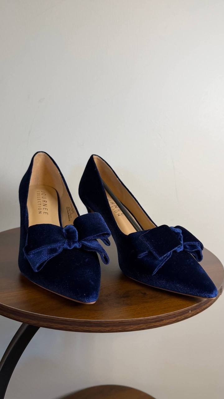 Journee Collection Crystol Pumps 7.5 Navy Velvet Bow Detail NIB