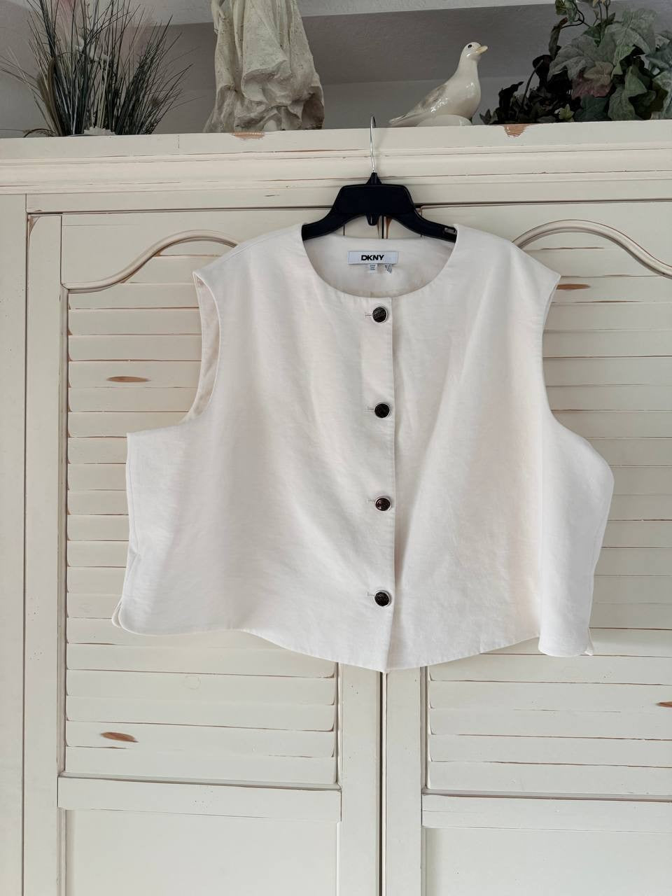 DKNY Aero Crepe Vest 24W White Sleeveless Button Front Pre-Owned