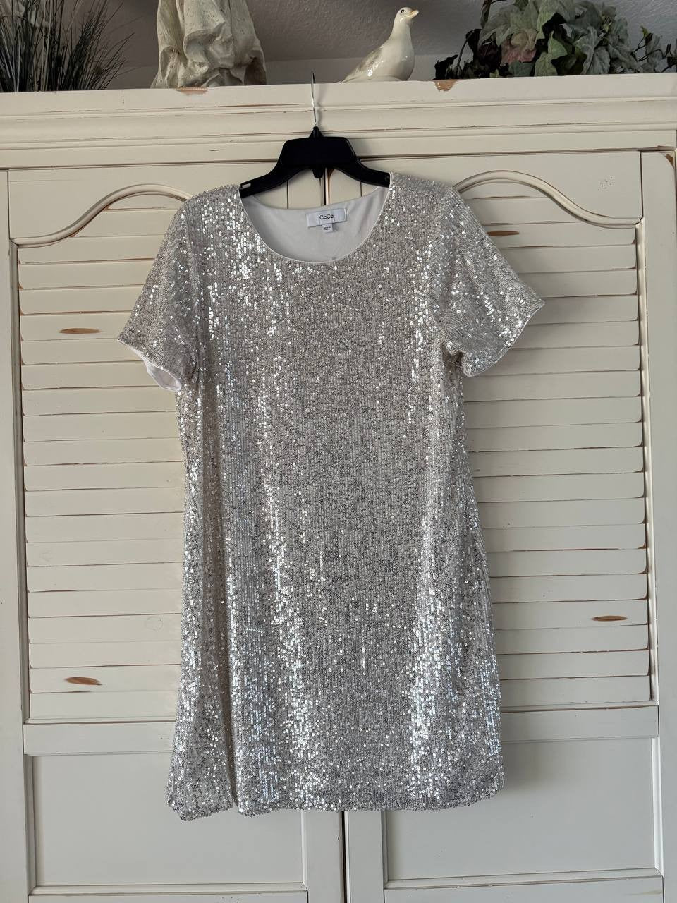 CeCe Dress L Silver Sequin Short Sleeve Round Neck Party Cocktail Sparkle Used